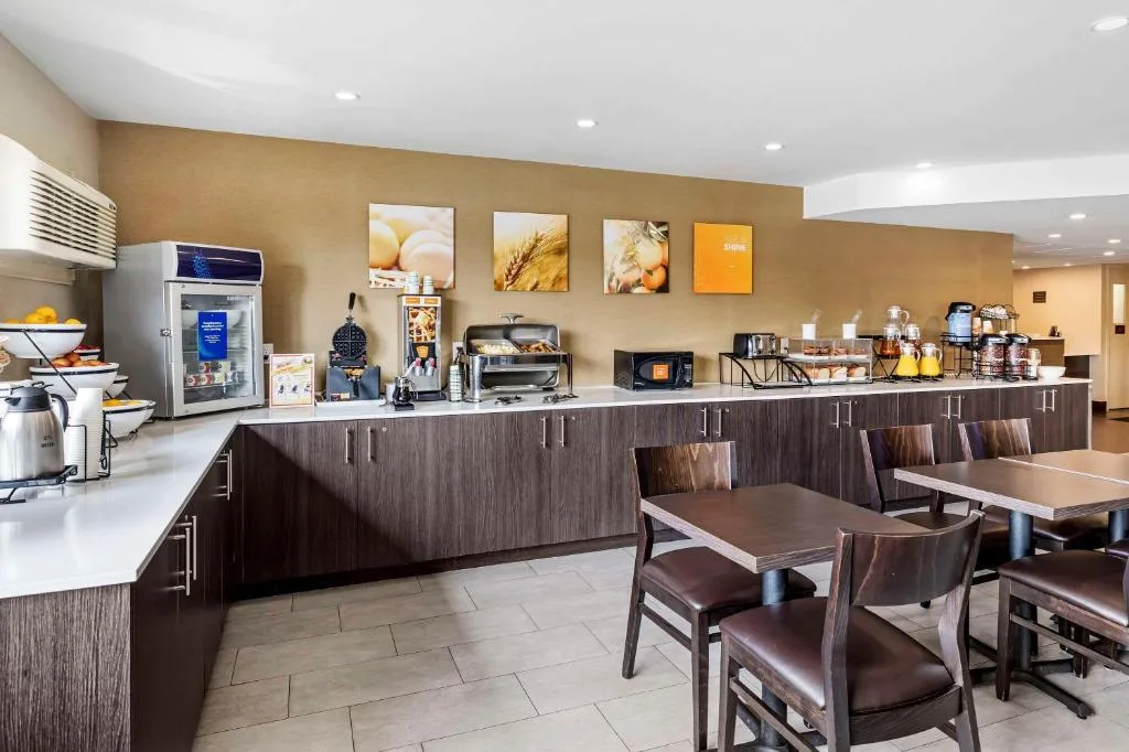 Comfort Inn — 4