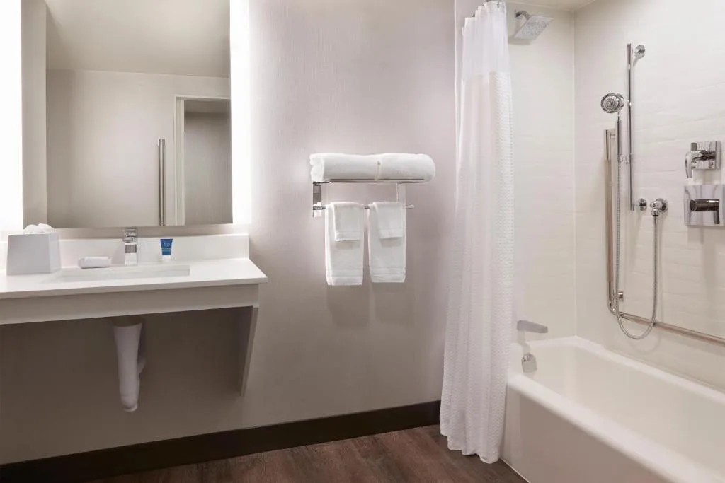 Four Points by Sheraton Windsor Downtown — 3