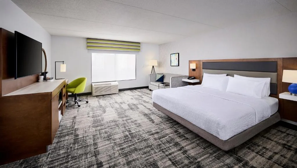 Hampton Inn & Suites by Hilton Windsor — 2