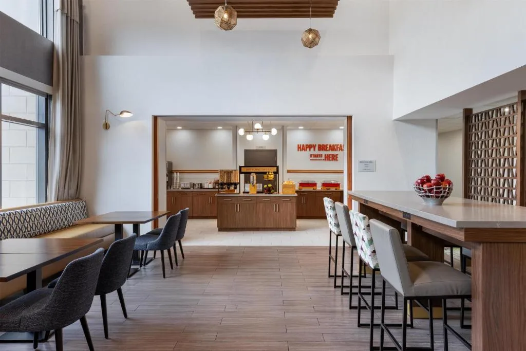 Hampton Inn & Suites by Hilton Windsor — 5