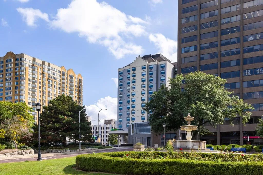 Holiday Inn Express Windsor Waterfront by IHG — 5