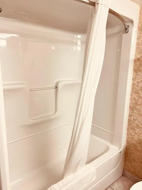 Lexington Inn & Suites-Windsor — 3