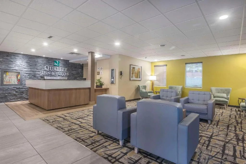 Quality Inn & Suites Windsor - Downtown