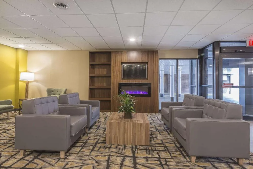 Quality Inn & Suites Windsor - Downtown — 5