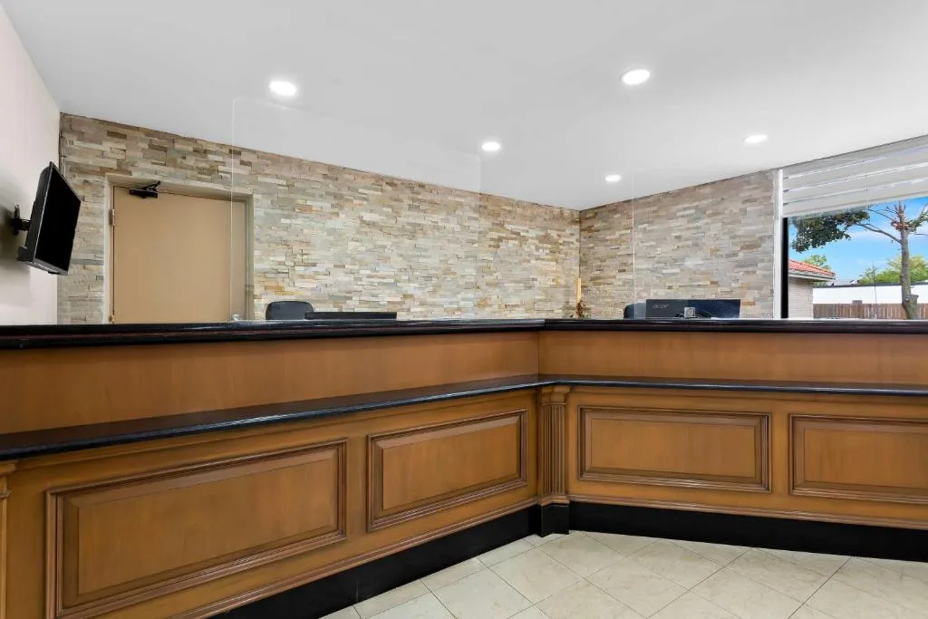 SureStay Plus by Best Western Windsor — 4