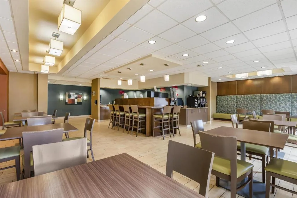 Best Western Plus Winnipeg West — 5