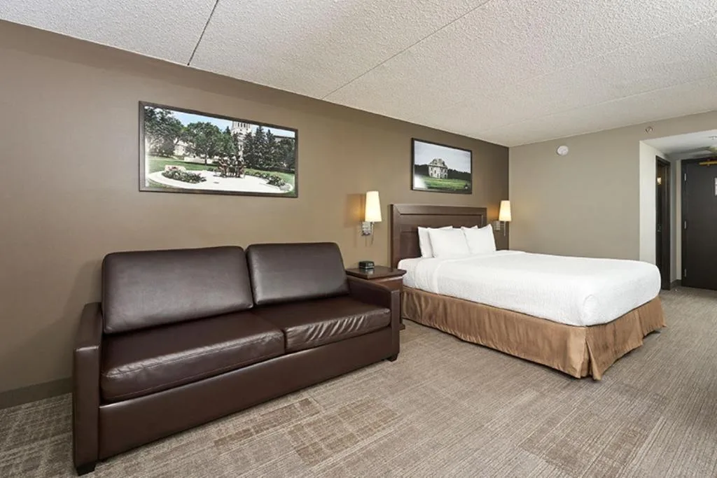 Canad Inns Destination Centre Club Regent Casino Hotel — 2