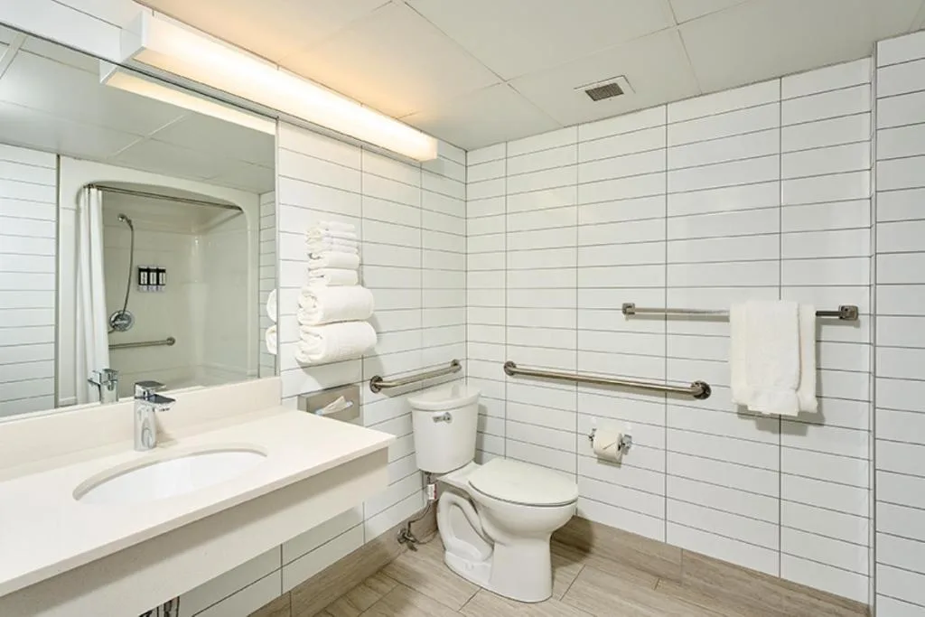 Canad Inns Destination Centre Club Regent Casino Hotel — 3