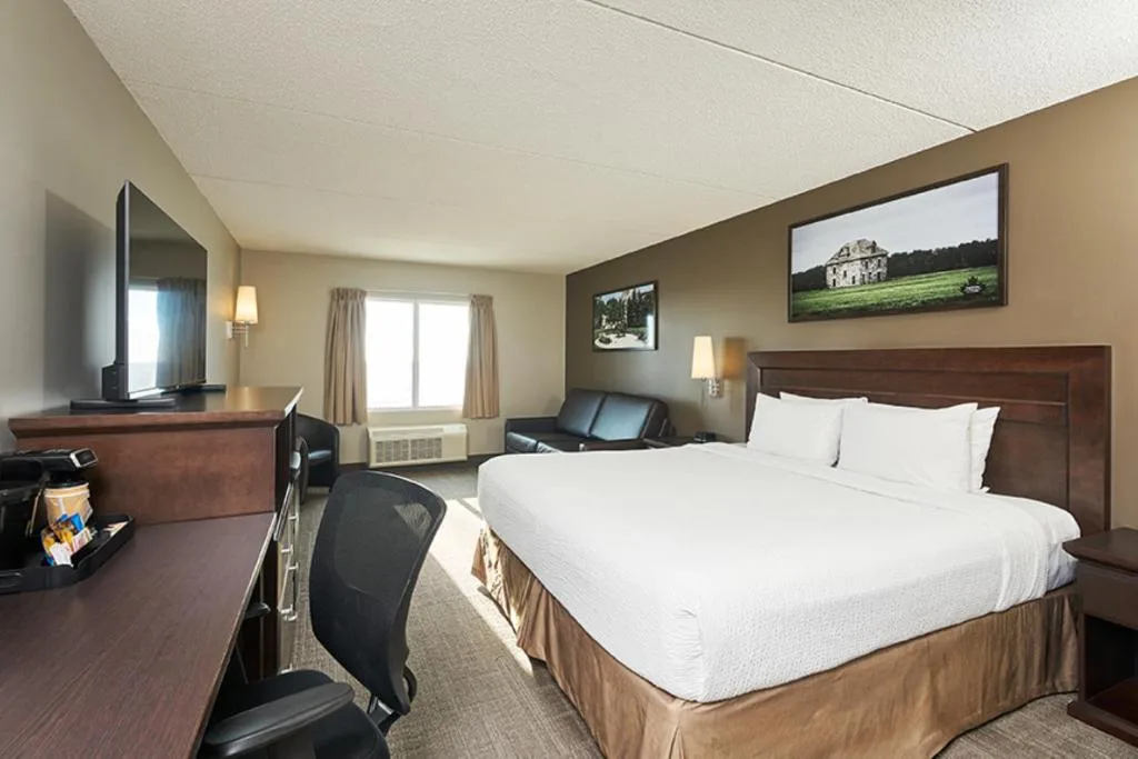 Canad Inns Destination Centre Club Regent Casino Hotel — 5