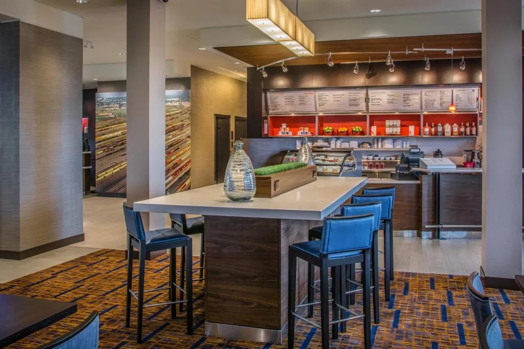Courtyard by Marriott Winnipeg Airport — 4
