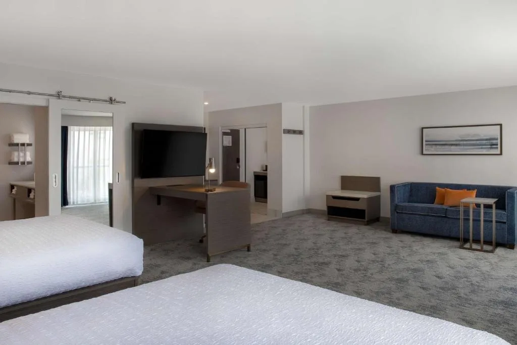 Hampton Inn By Hilton Winnipeg Downtown — 2