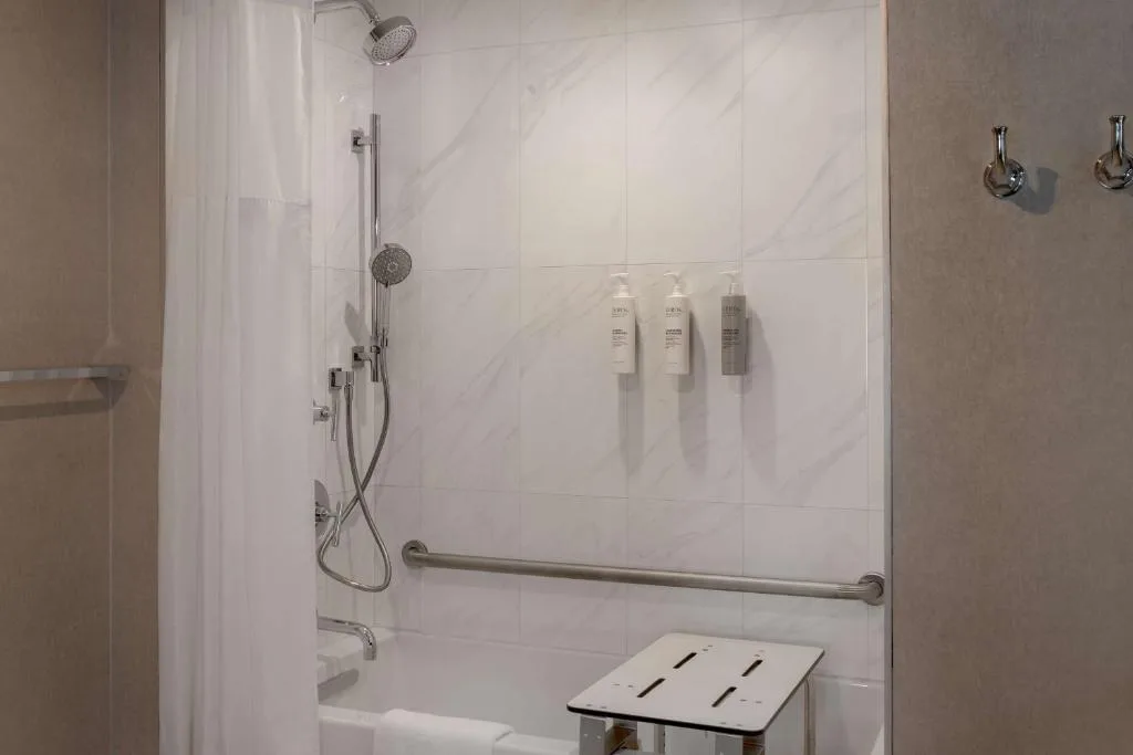 Hampton Inn By Hilton Winnipeg Downtown — 3