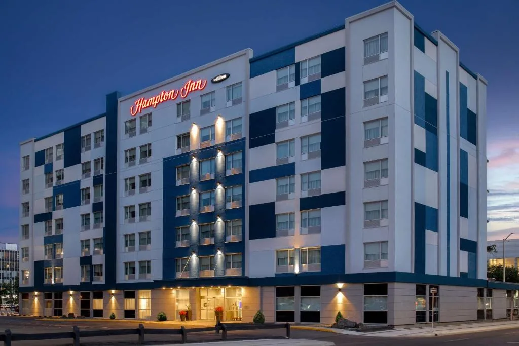 Hampton Inn By Hilton Winnipeg Downtown — 4