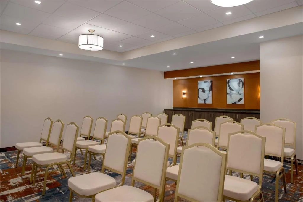 Hampton Inn By Hilton Winnipeg Downtown — 5