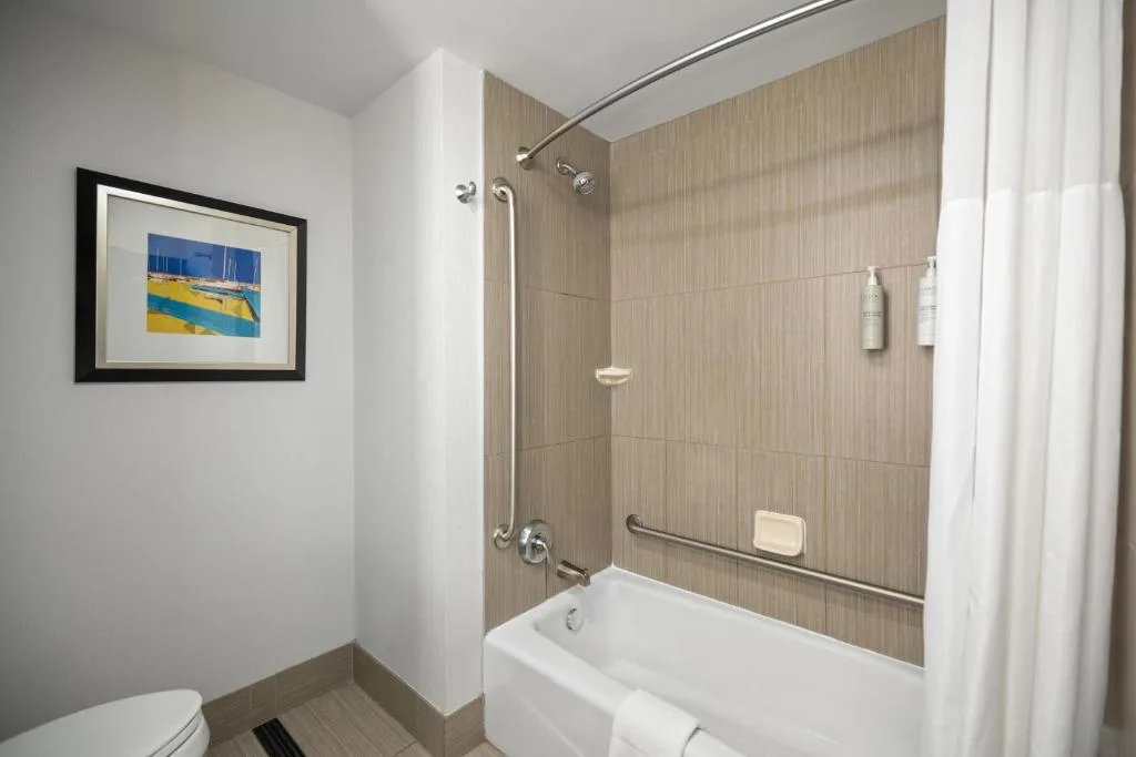 Hampton Inn by Hilton Winnipeg — 3