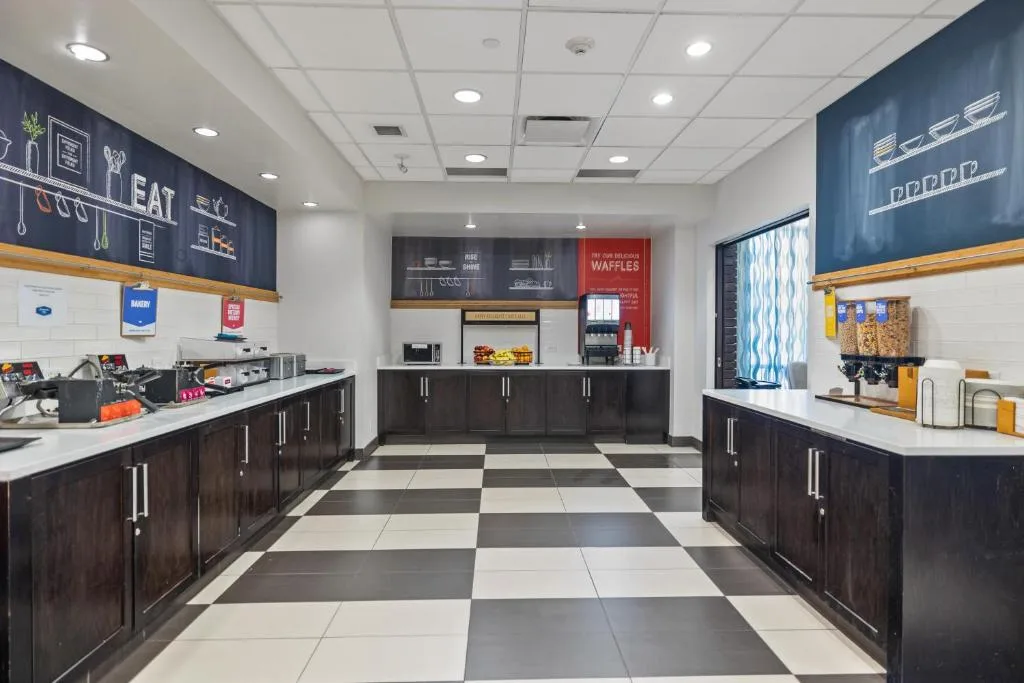 Hampton Inn by Hilton Winnipeg — 5