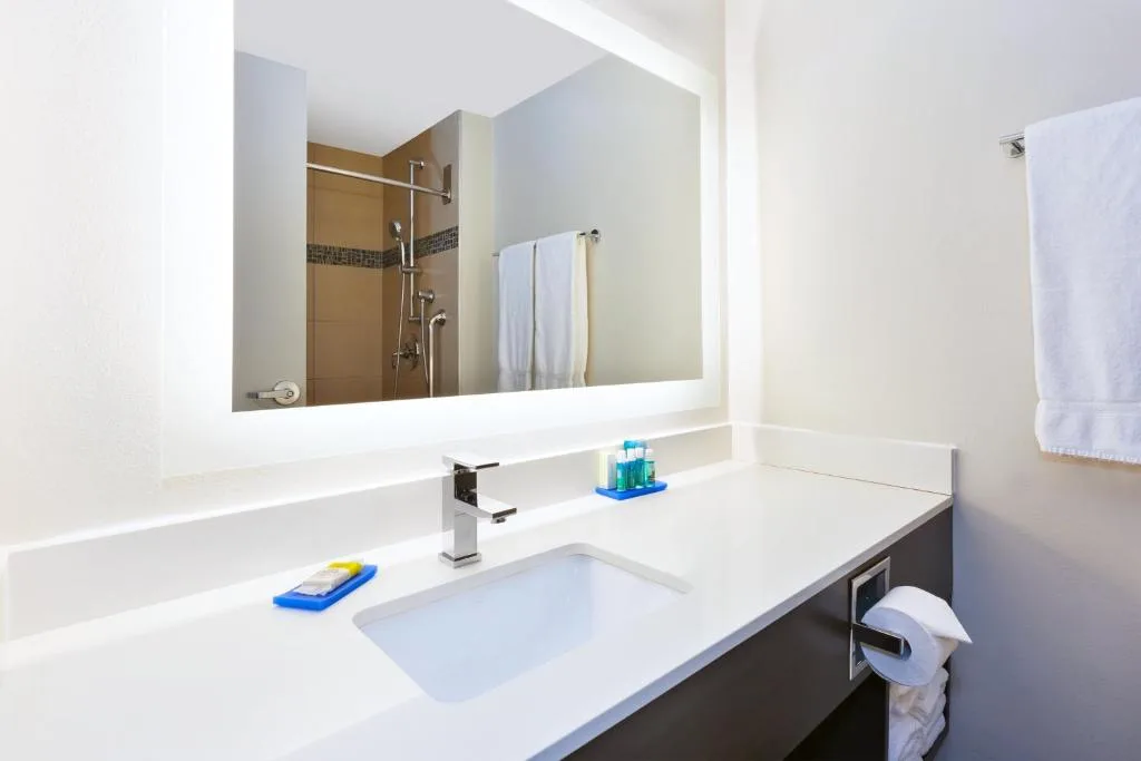 Holiday Inn Express Winnipeg Airport - Polo Park by IHG — 3