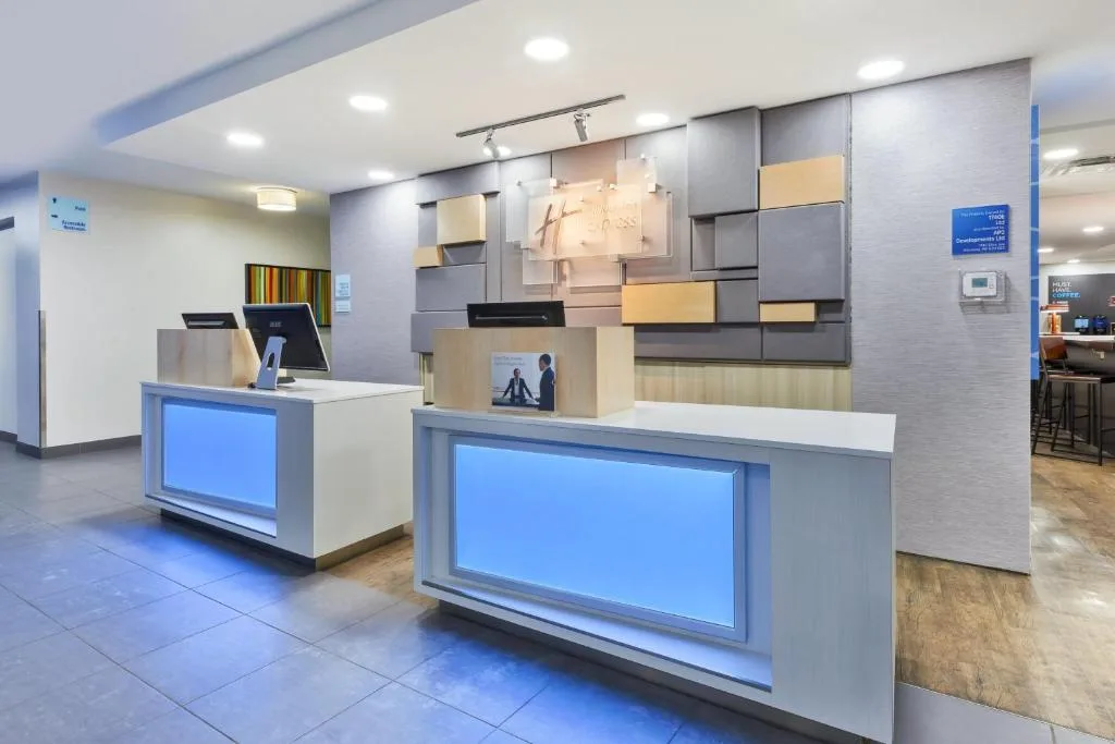 Holiday Inn Express Winnipeg Airport - Polo Park by IHG — 5