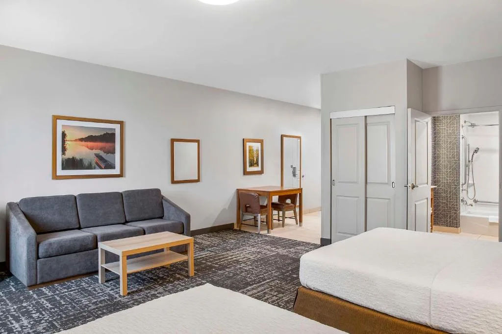 Homewood Suites by Hilton Winnipeg Airport - Polo Park — 2