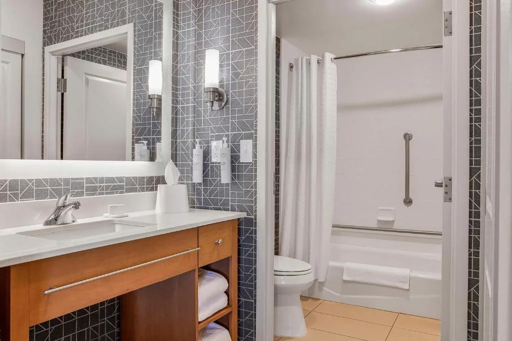 Homewood Suites by Hilton Winnipeg Airport - Polo Park — 3