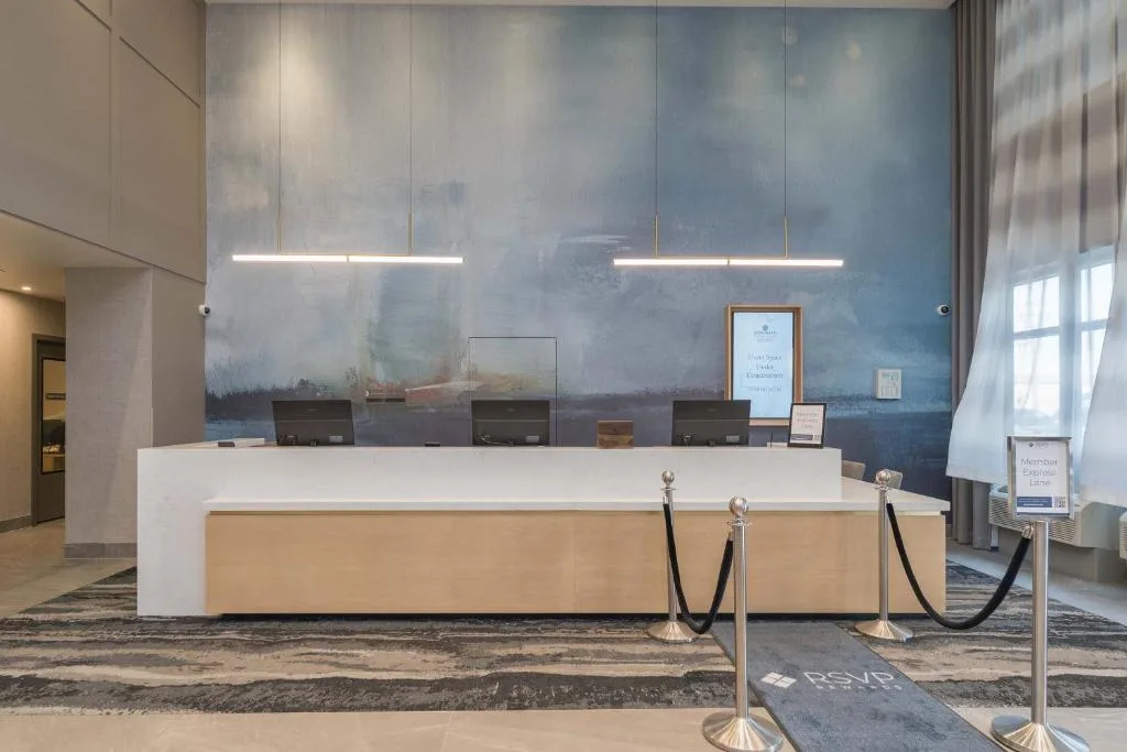 Sandman Signature Winnipeg Airport Hotel & Suites — 3
