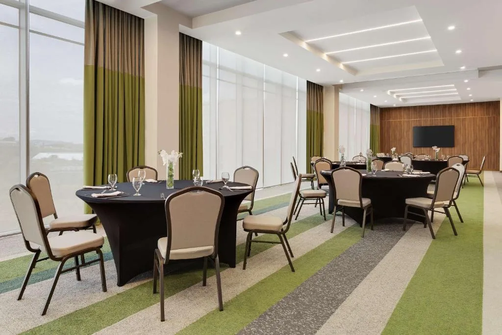 Hilton Garden Inn San Jose Airport City Mall — 3