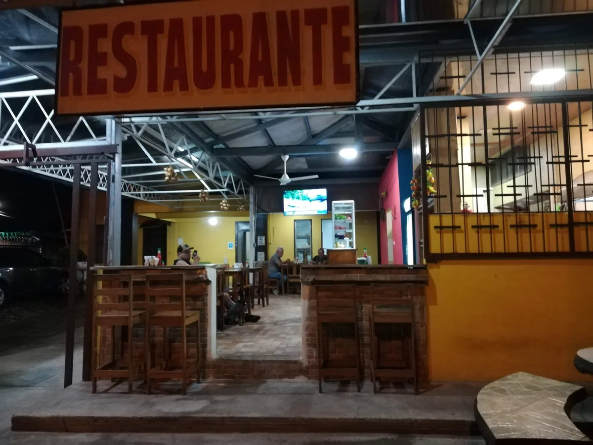 Hotel y Restaurante Casa Amarilla — 3