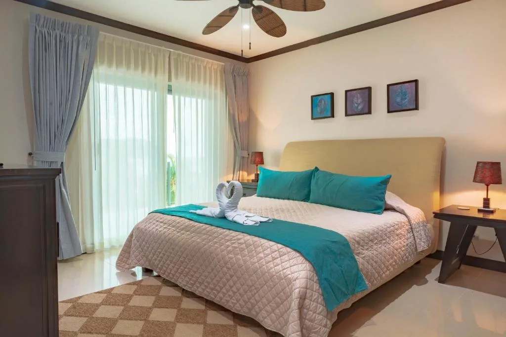 Diamante del Sol Ocean front condos, Micasas — 2