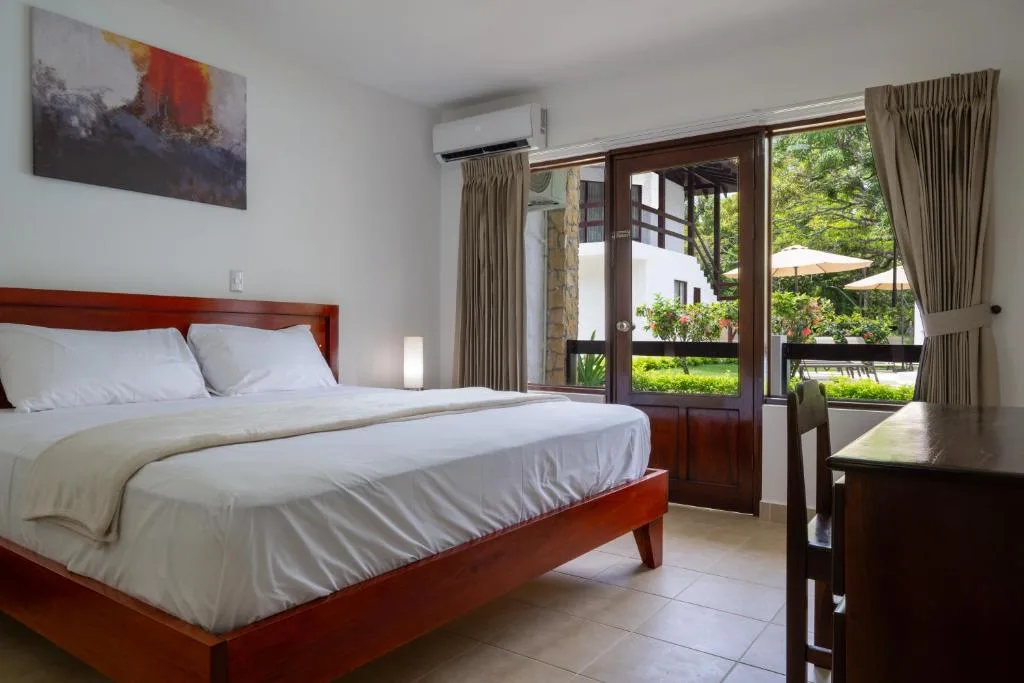Fuego del Sol Beachfront Hotel — 2