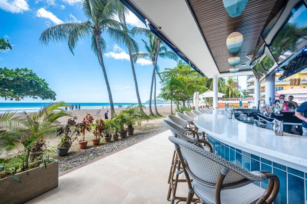 Ozeano Hotel & Surf Bar — 5