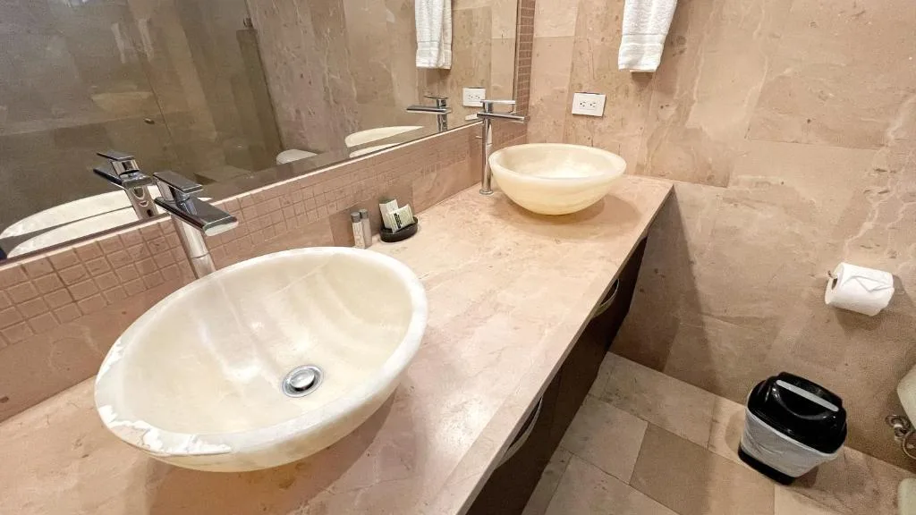 PACIFIC SUITES Boutique Hotel and Bistro — 3