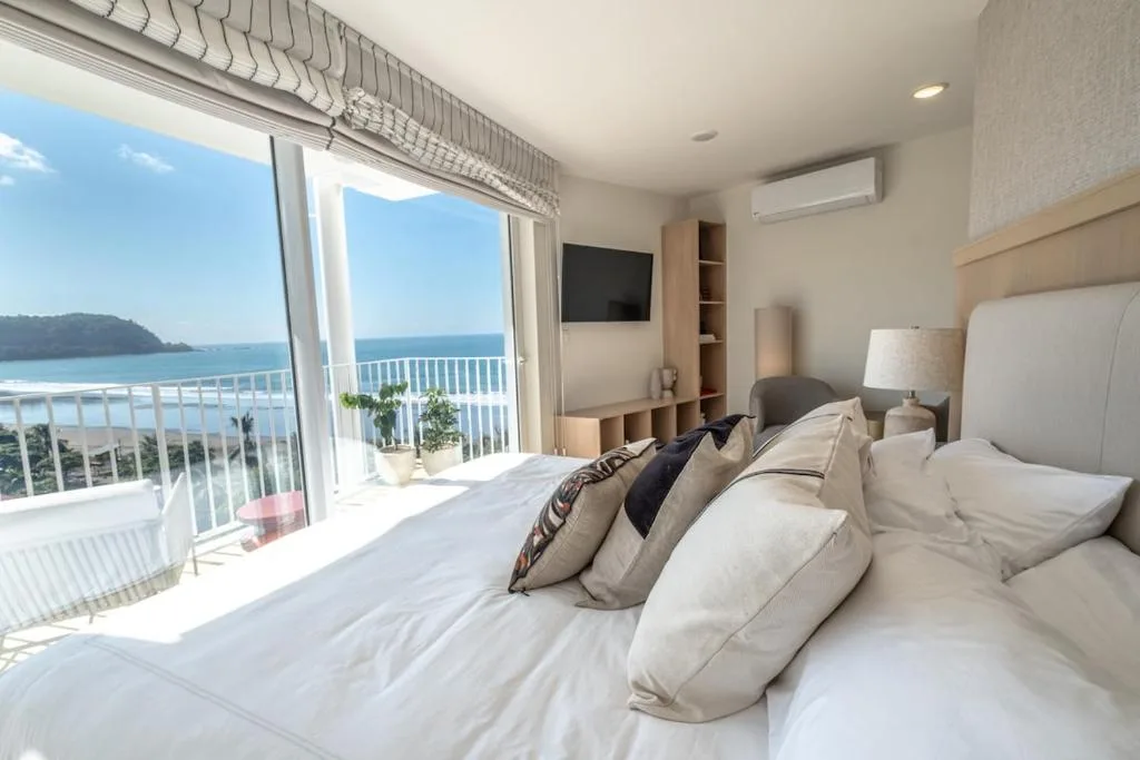 Stylish 1-BR Oceanfront Condo with Panoramic Views — 2