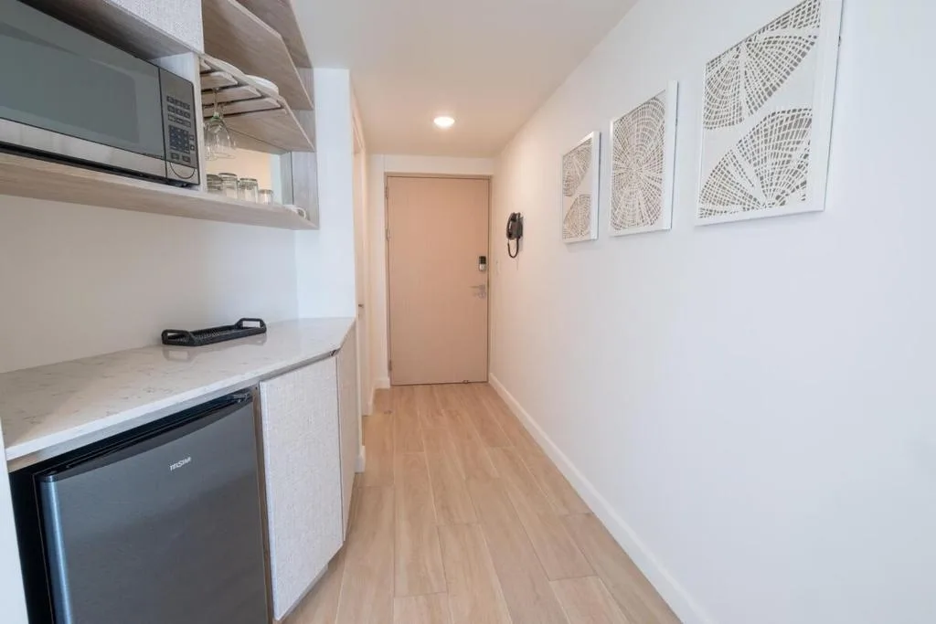 Stylish 1-BR Oceanfront Condo with Panoramic Views — 5