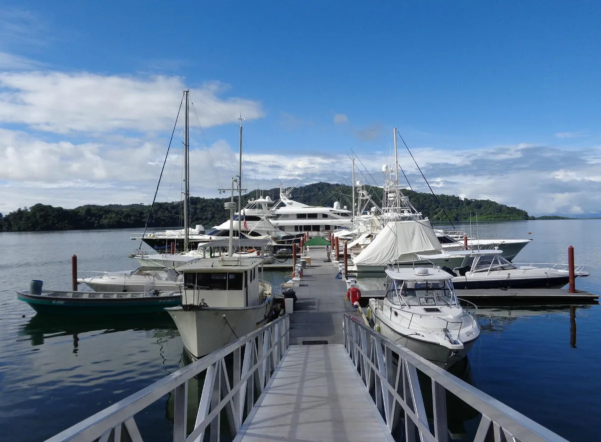 Fish Hook Marina & Lodge