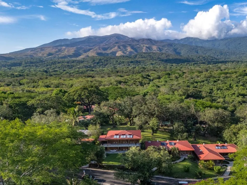 Hacienda Guachipelin Volcano Ranch Hotel & Hot Springs — 2