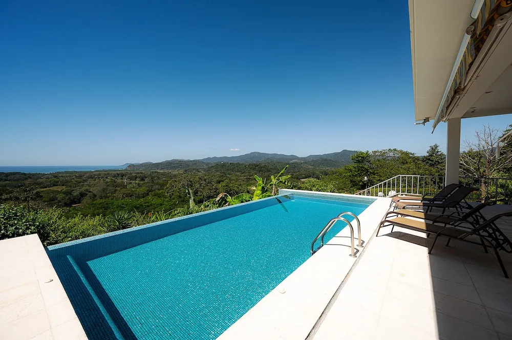 Casa Laureles Cabins & Guest Rooms