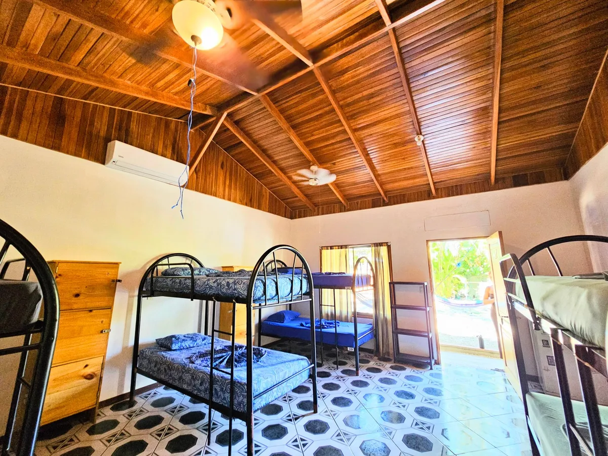 Don Jons Surf & Yoga Lodge — 3