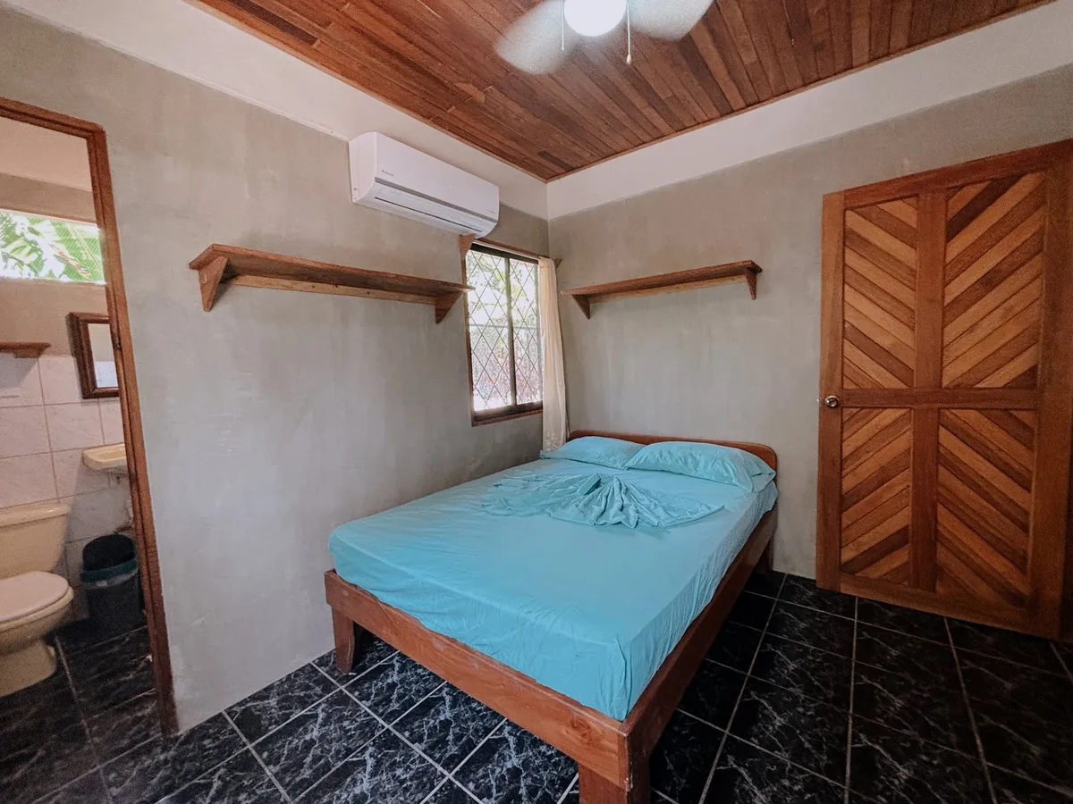 Don Jons Surf & Yoga Lodge — 4