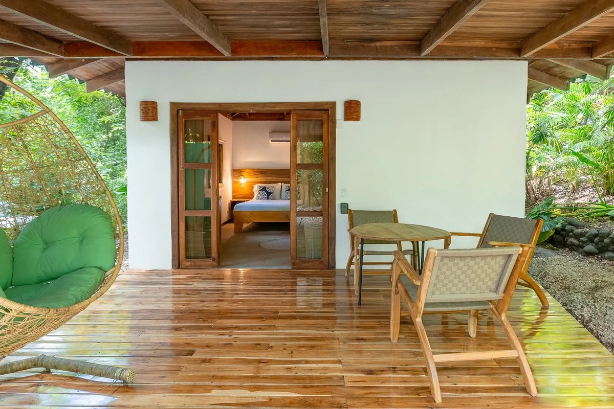 Makanas Beach Bungalows — 2