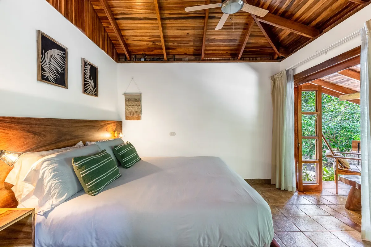 Makanas Beach Bungalows — 3