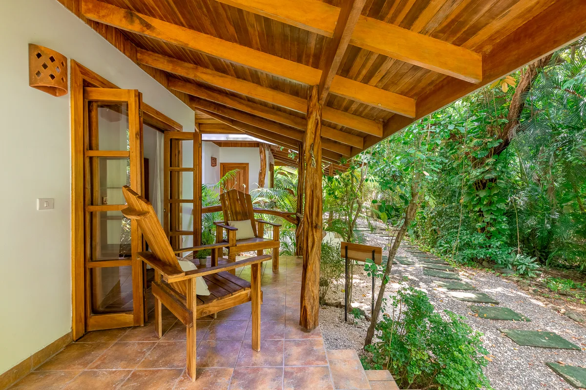 Makanas Beach Bungalows — 5