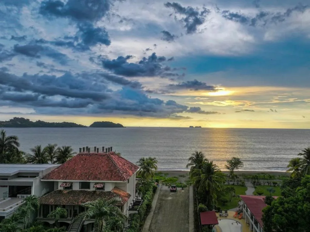 Parti Gras Hotel & Villas en Playa Potrero — 4