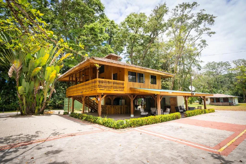 Bungalows Beachfront Hotel — 5