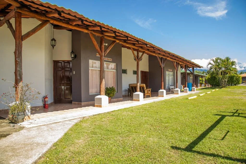 Hotel El Rancho — 4