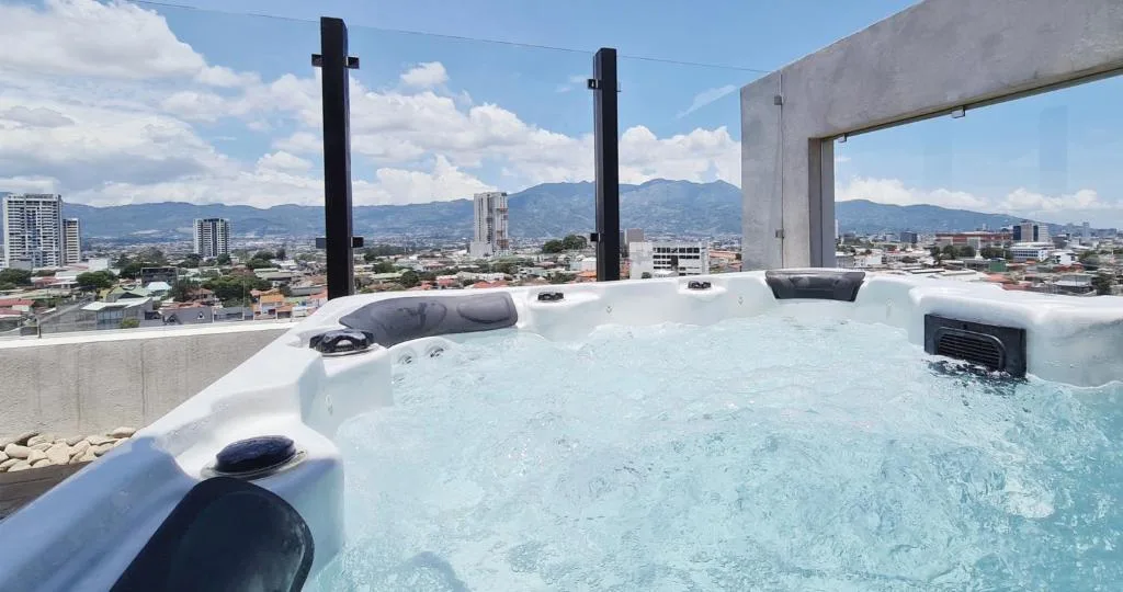 BEE Suites Escalante - San Jose — 2