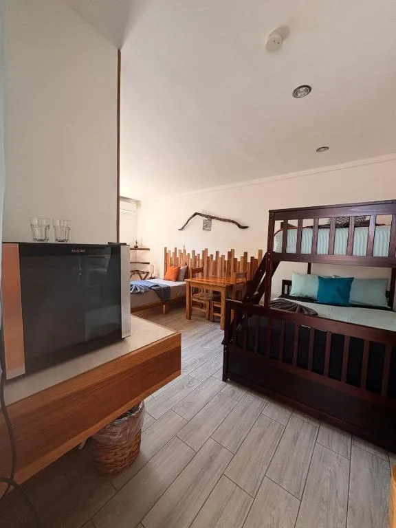 Drift Away Lodge CR — 4