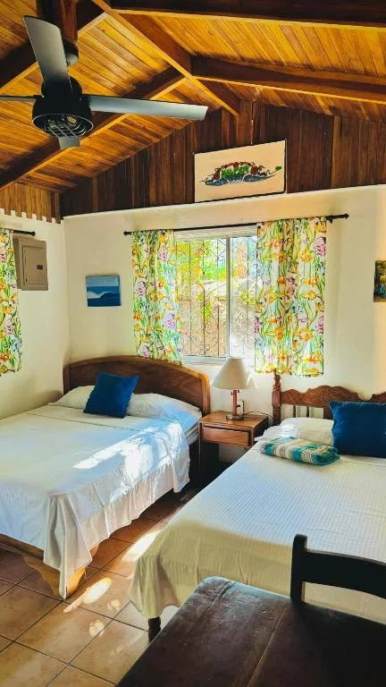 Mal Pais Surf Camp — 2