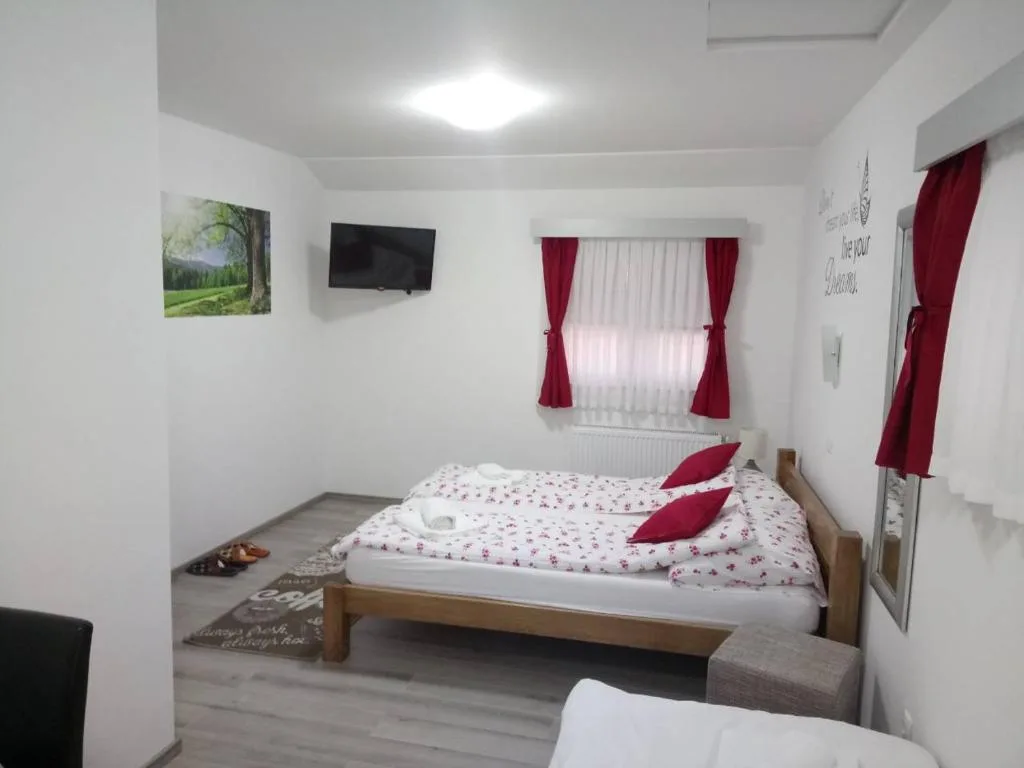 RESTORAN PRENOĆIŠTE CROATIA TURIST — 2