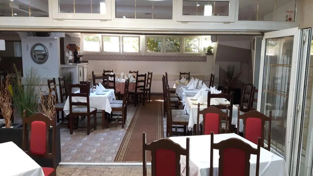 RESTORAN PRENOĆIŠTE CROATIA TURIST — 4