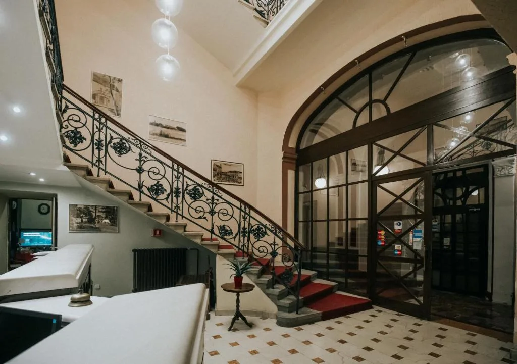 Hotel Central — 2